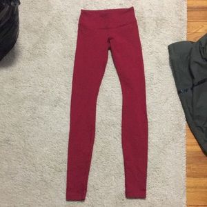 Magenta Lululemon workout leggings